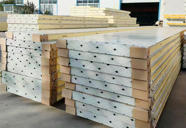 Polyurethane insulation panels